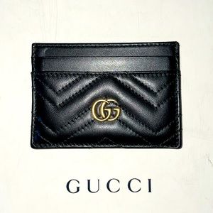 Gucci Marmont card case in black.